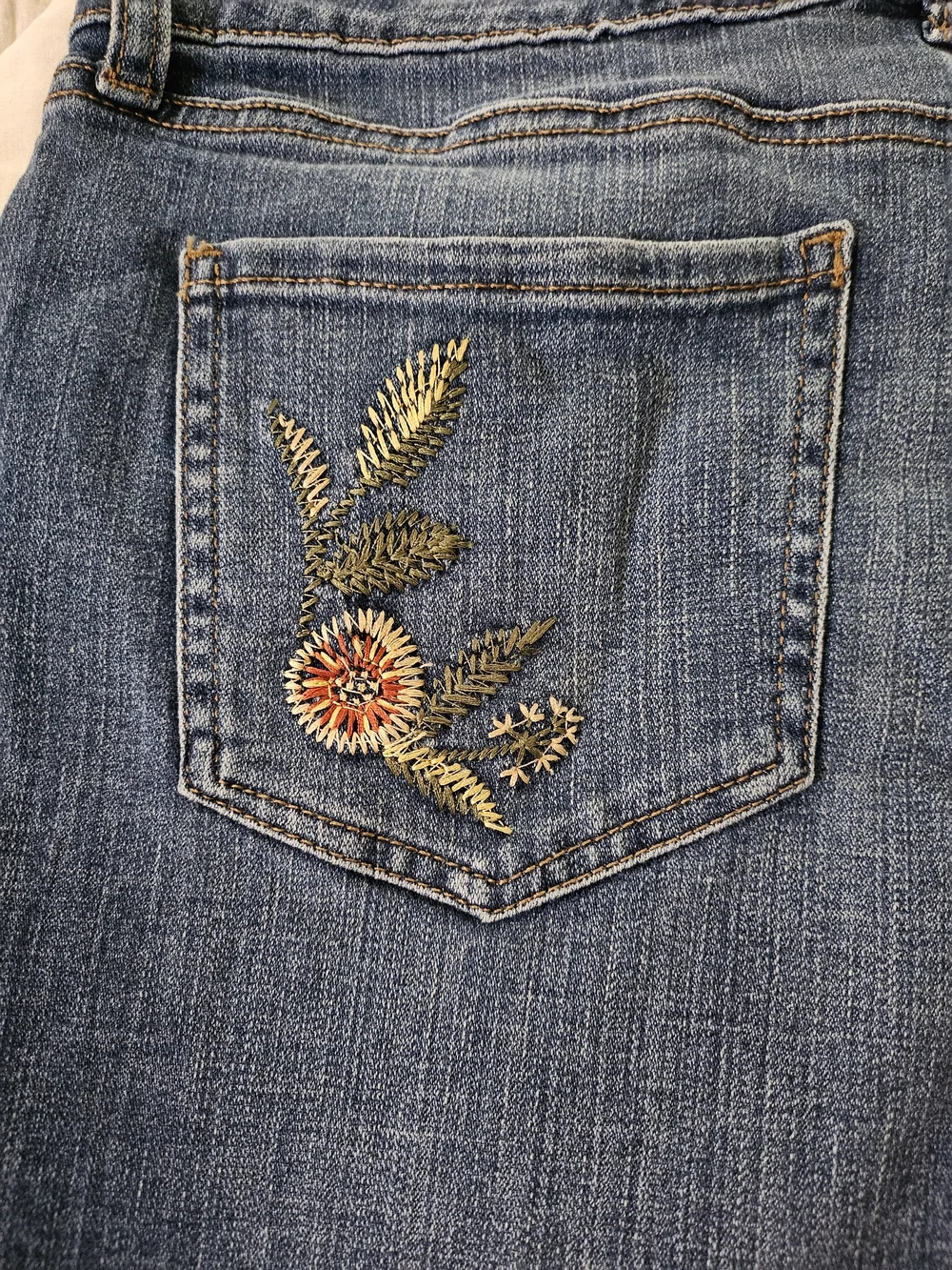 Style & Co. Curvy Skinny Leg- Floral Embroidered Jeans- Size 10 - Picture 9 of 11